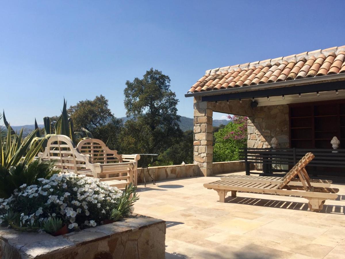 Les Aurochs Bed & Breakfast Grimaud Exterior foto