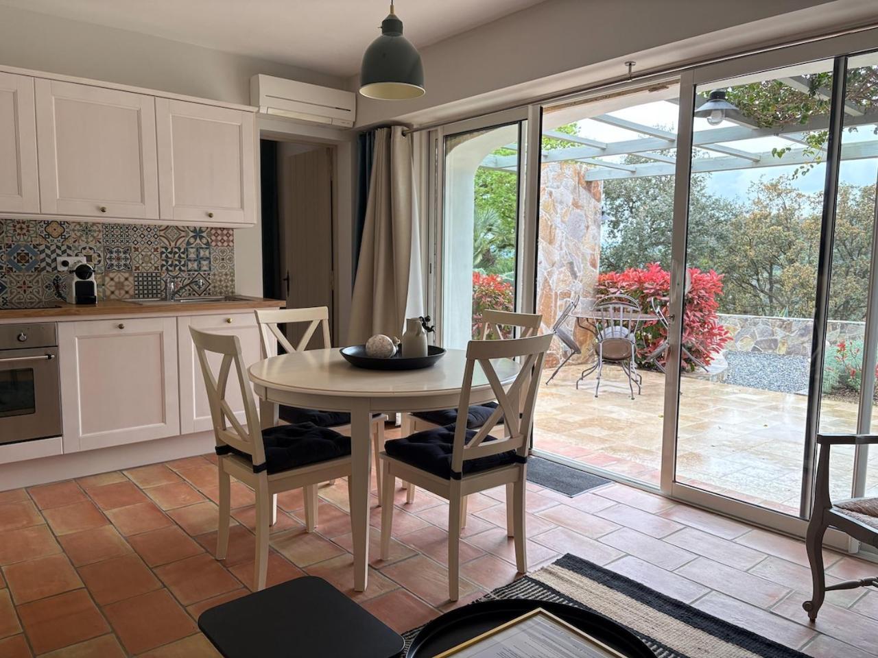 Les Aurochs Bed & Breakfast Grimaud Exterior foto
