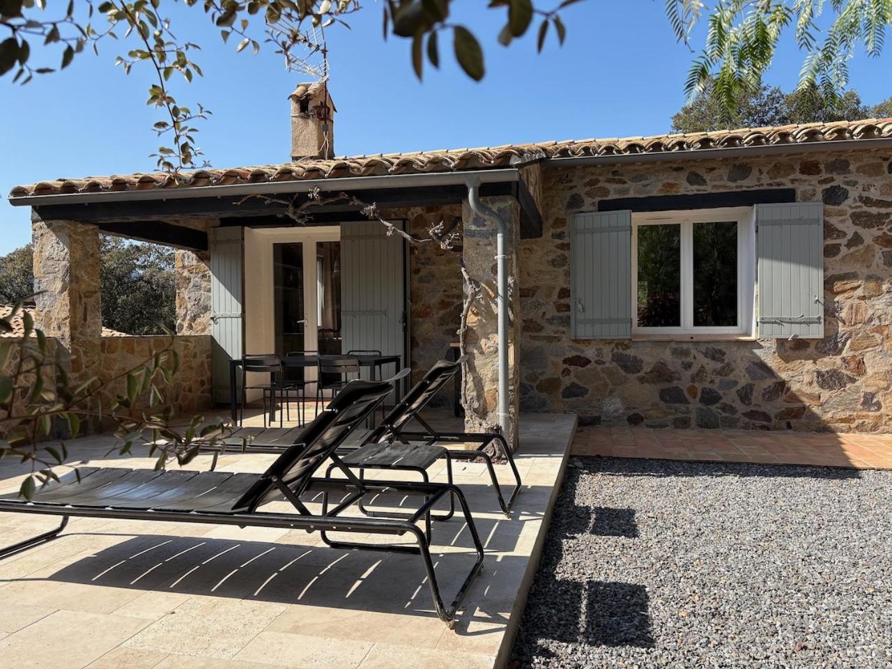 Les Aurochs Bed & Breakfast Grimaud Exterior foto